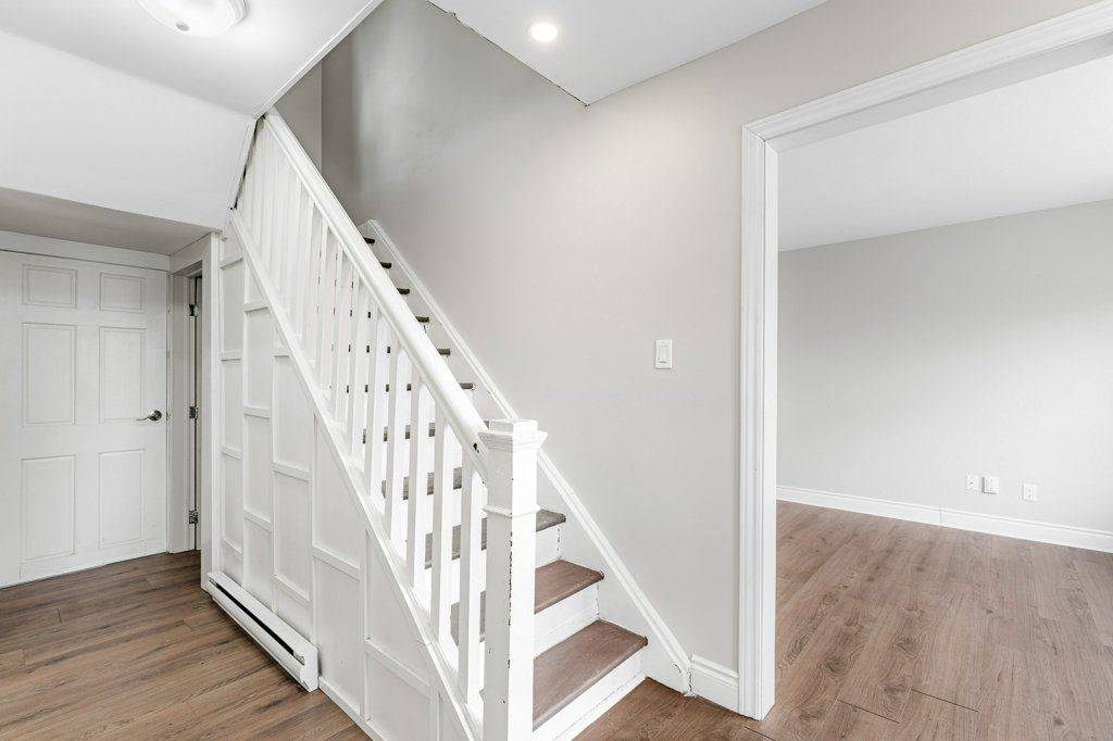 Elizabethtown-kitley, ON K0E 1M0,18 Main ST W