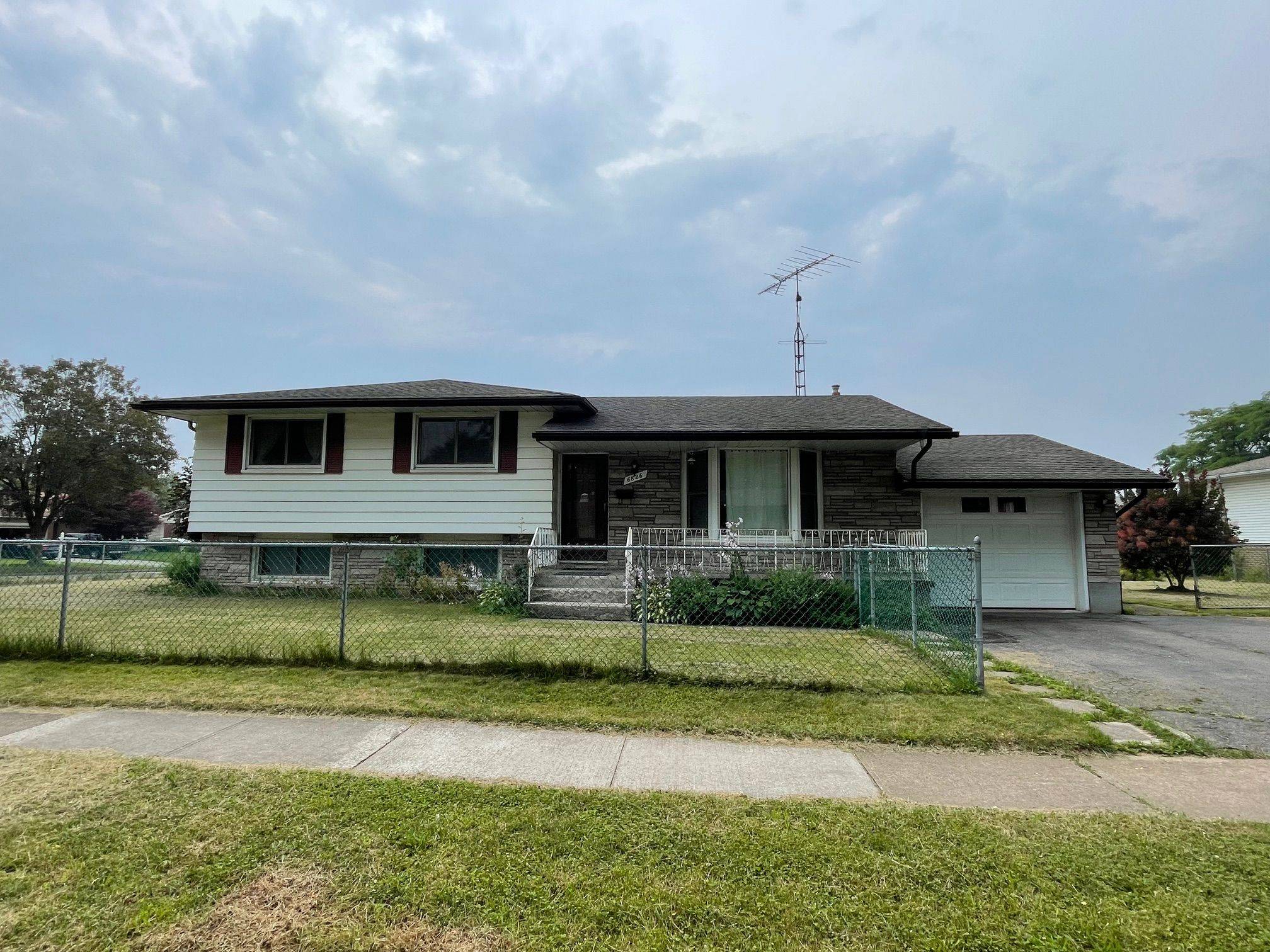 6870 Corwin CRES, Niagara Falls, ON L2G 2H3