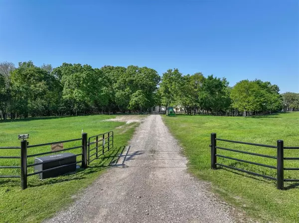 Quinlan, TX 75474,8004 County Road 2412