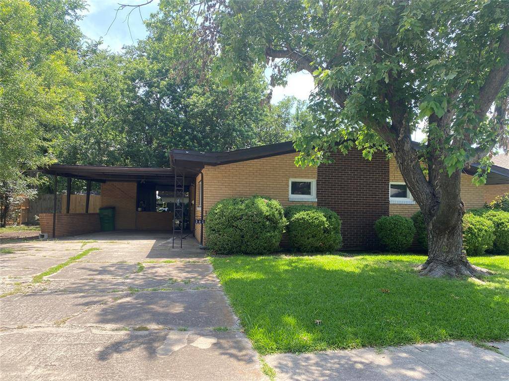 302 Meadow Drive, Gainesville, TX 76240