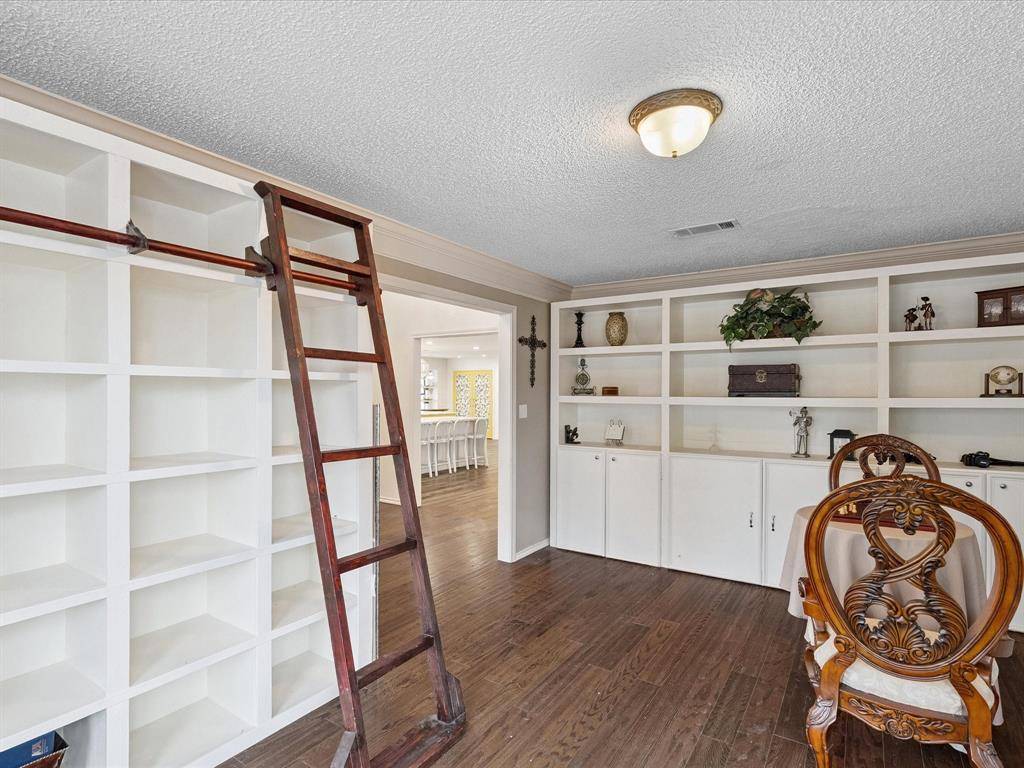 Benbrook, TX 76126,10186 Meadowcrest Drive