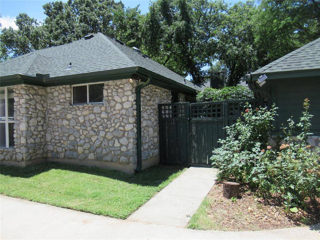 Azle, TX 76020,707 High Crest Drive