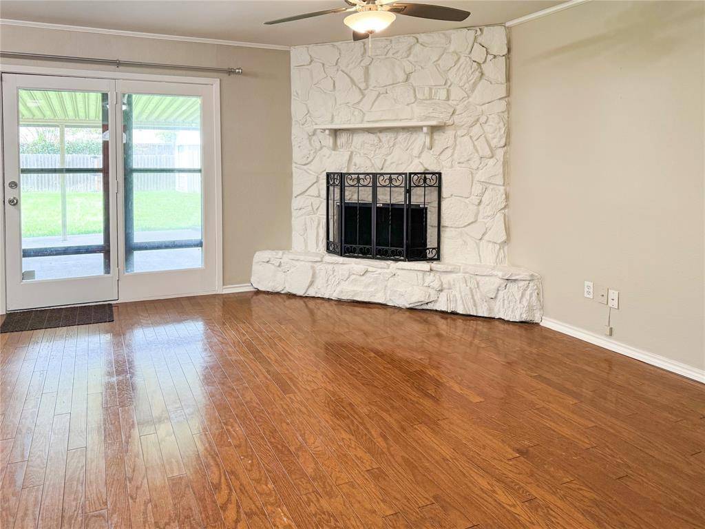 Garland, TX 75040,913 Shorehaven Drive