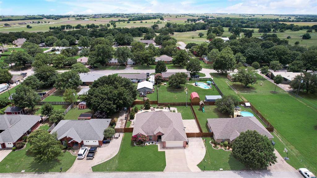 Lindsay, TX 76250,122 2nd Street