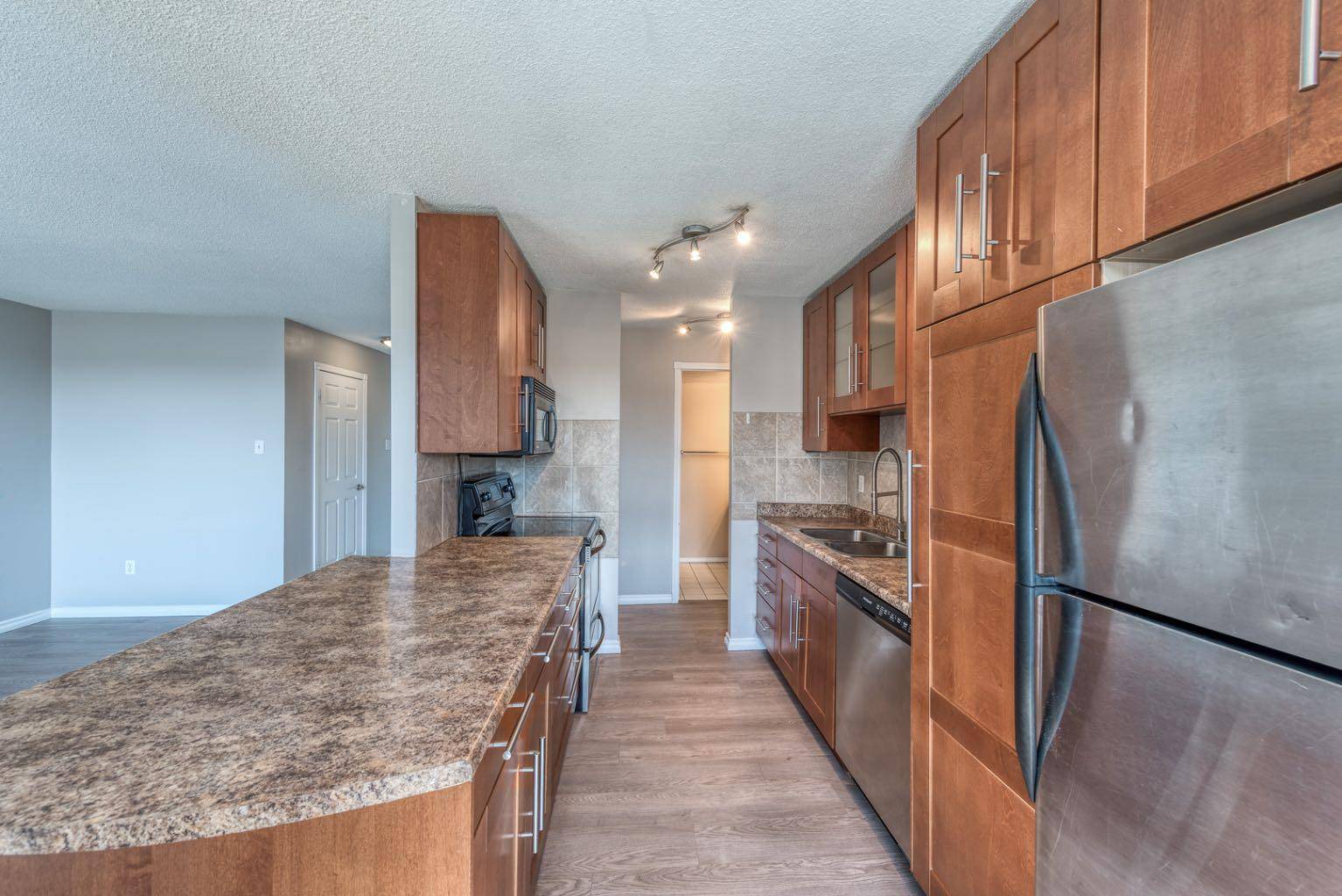 Calgary, AB T2R 0N9,1015 14 AVE SW #605