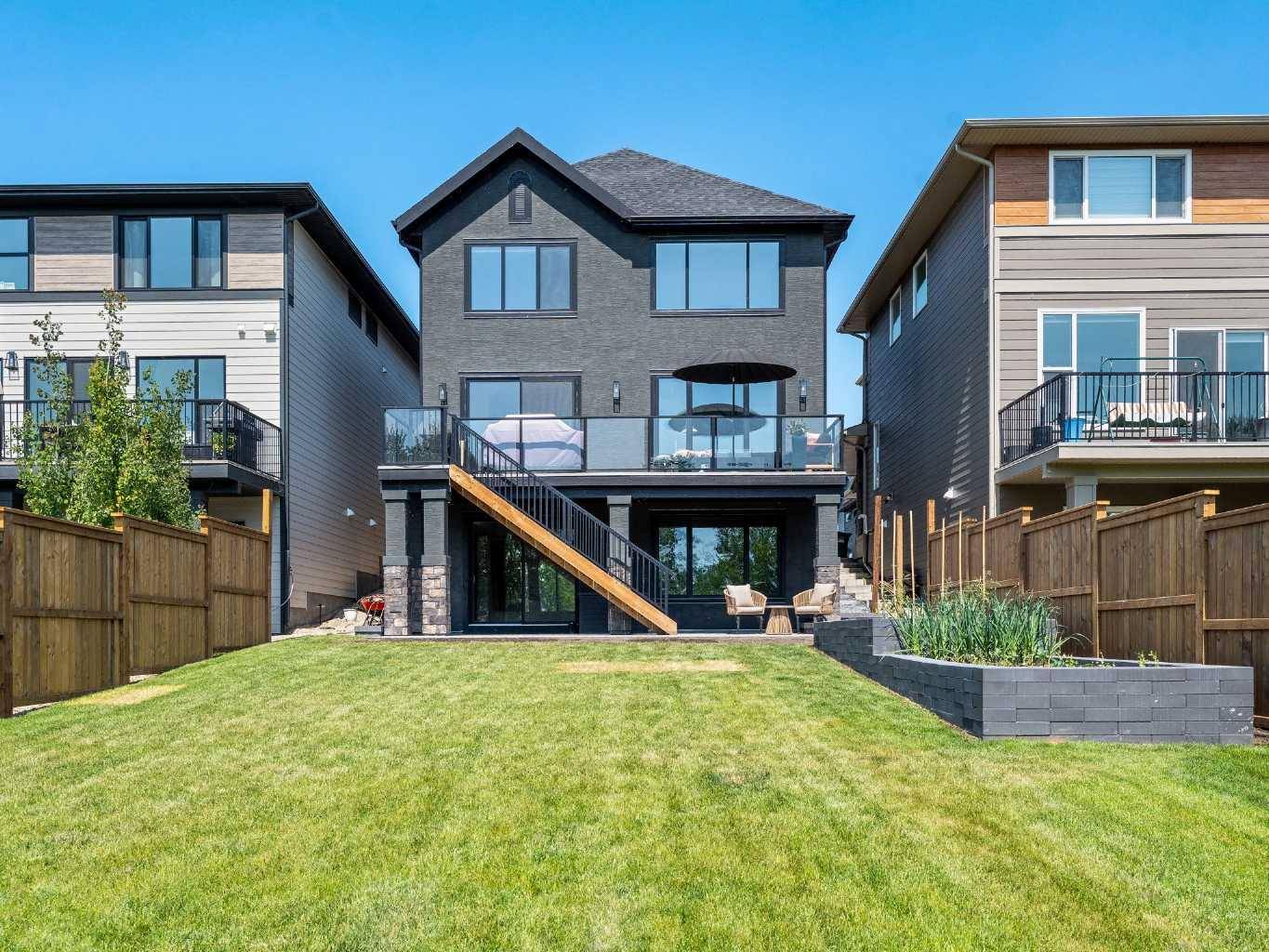 Calgary, AB T3M 3N5,468 Cranbrook GDNS Southeast