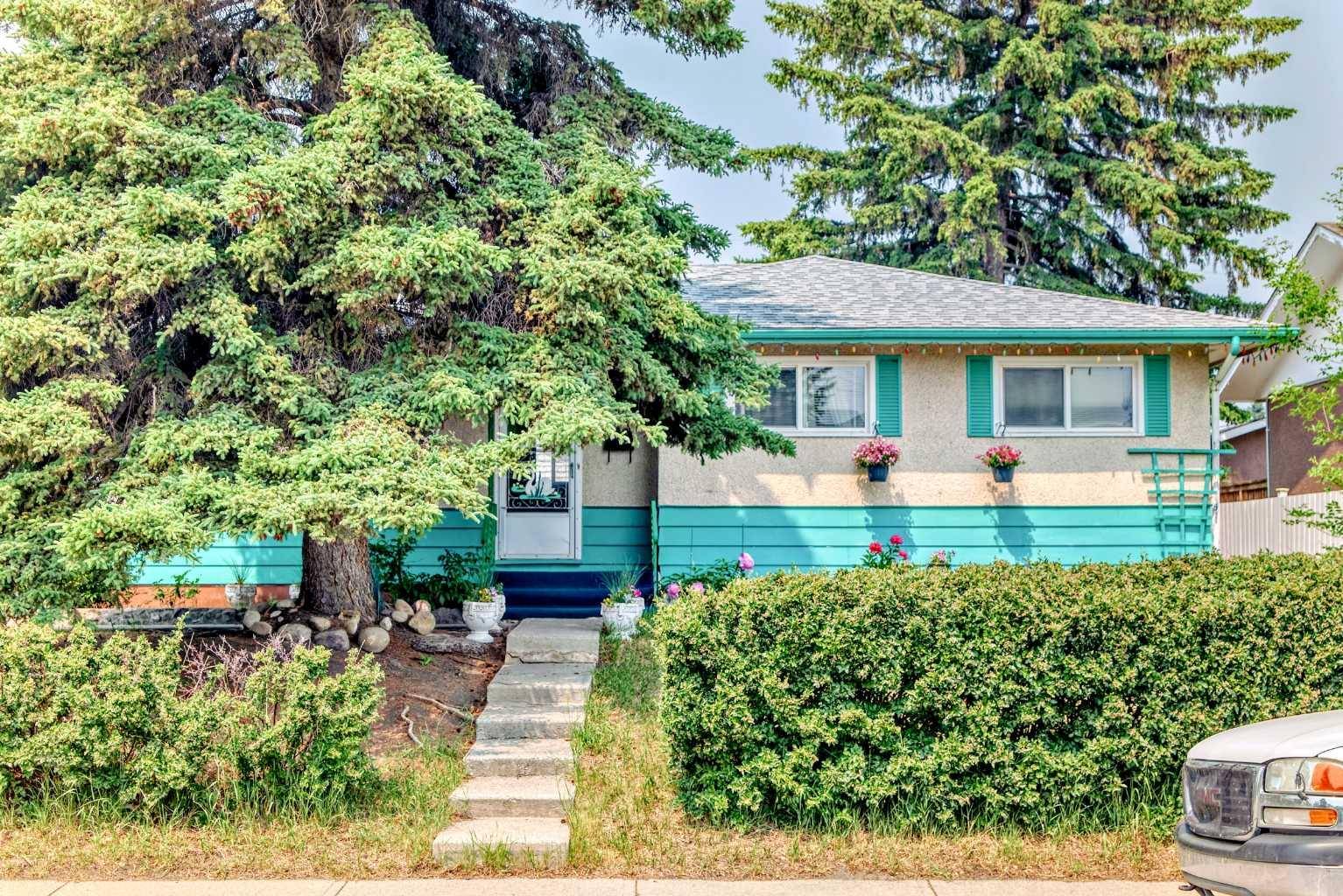 712 Avonlea PL SE, Calgary, AB T2H 1W3
