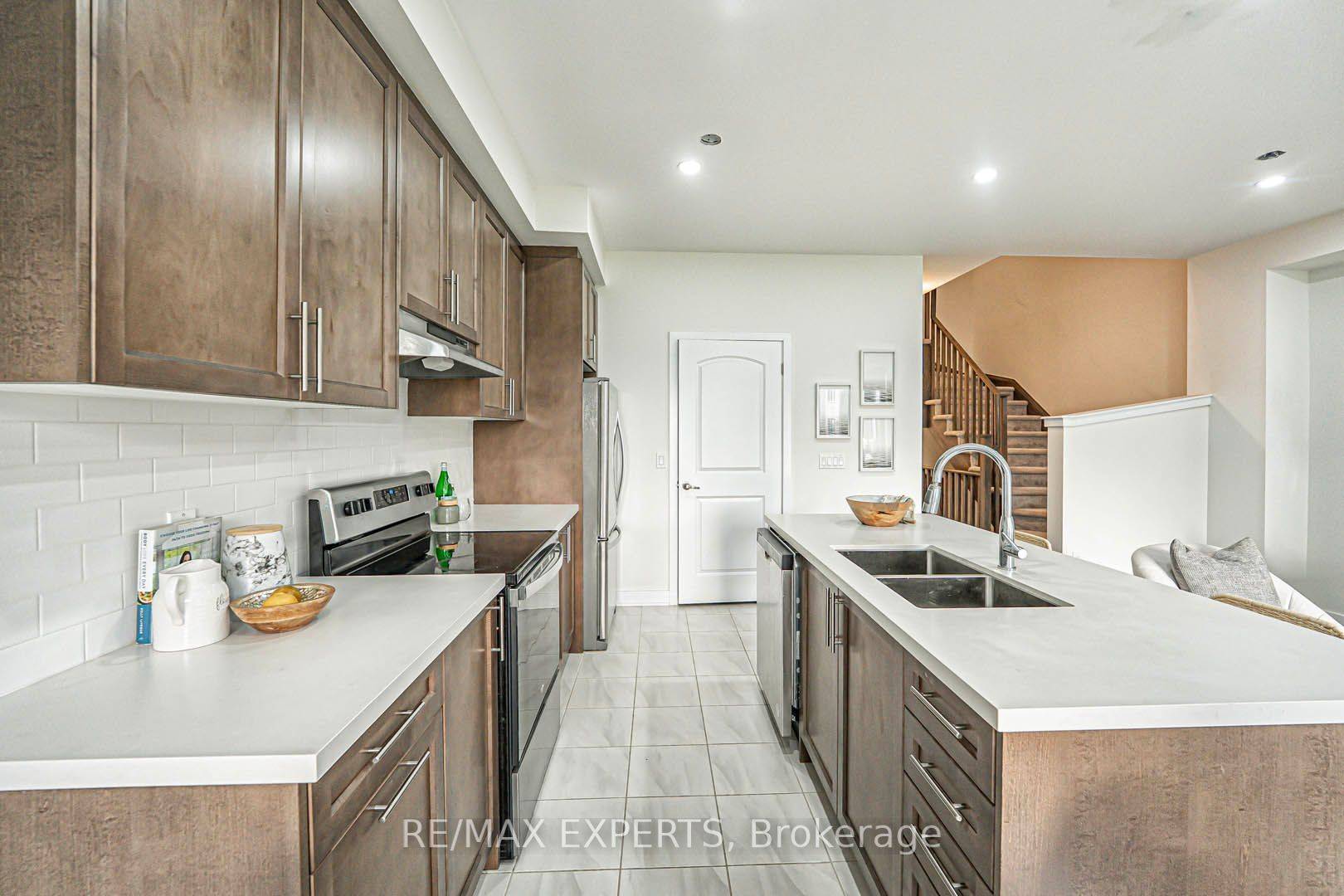 Oshawa, ON L1L 0V5,1064 Thompson DR
