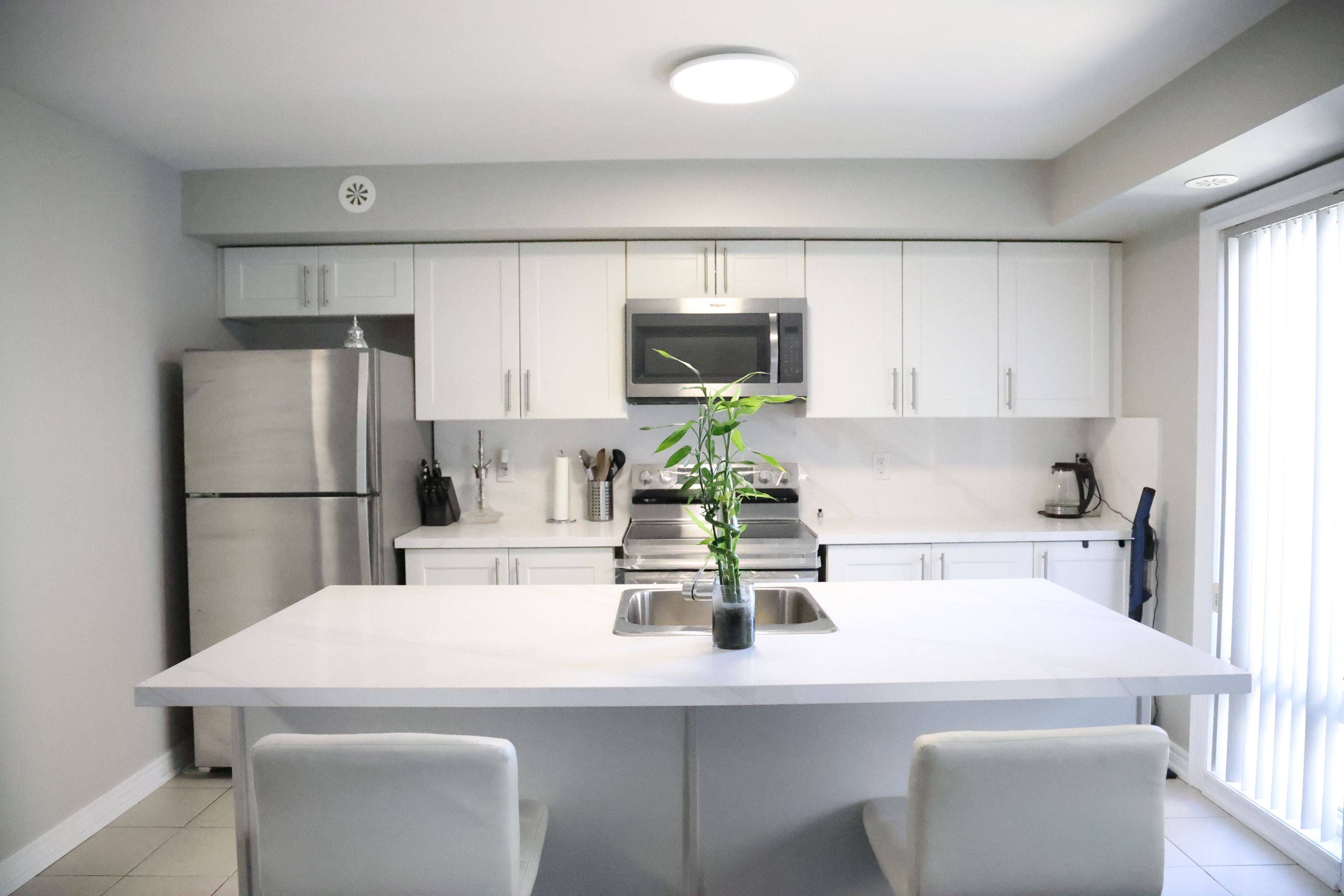 Markham, ON L6B 1N3,2 Dunsheath WAY #132