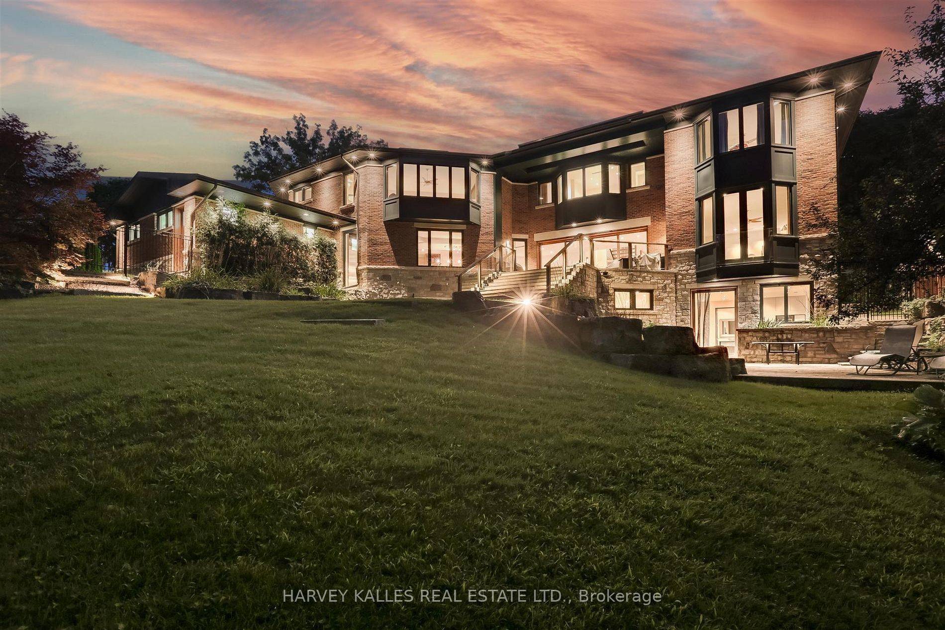 89 Kingsway CRES, Toronto W08, ON M8X 2R8