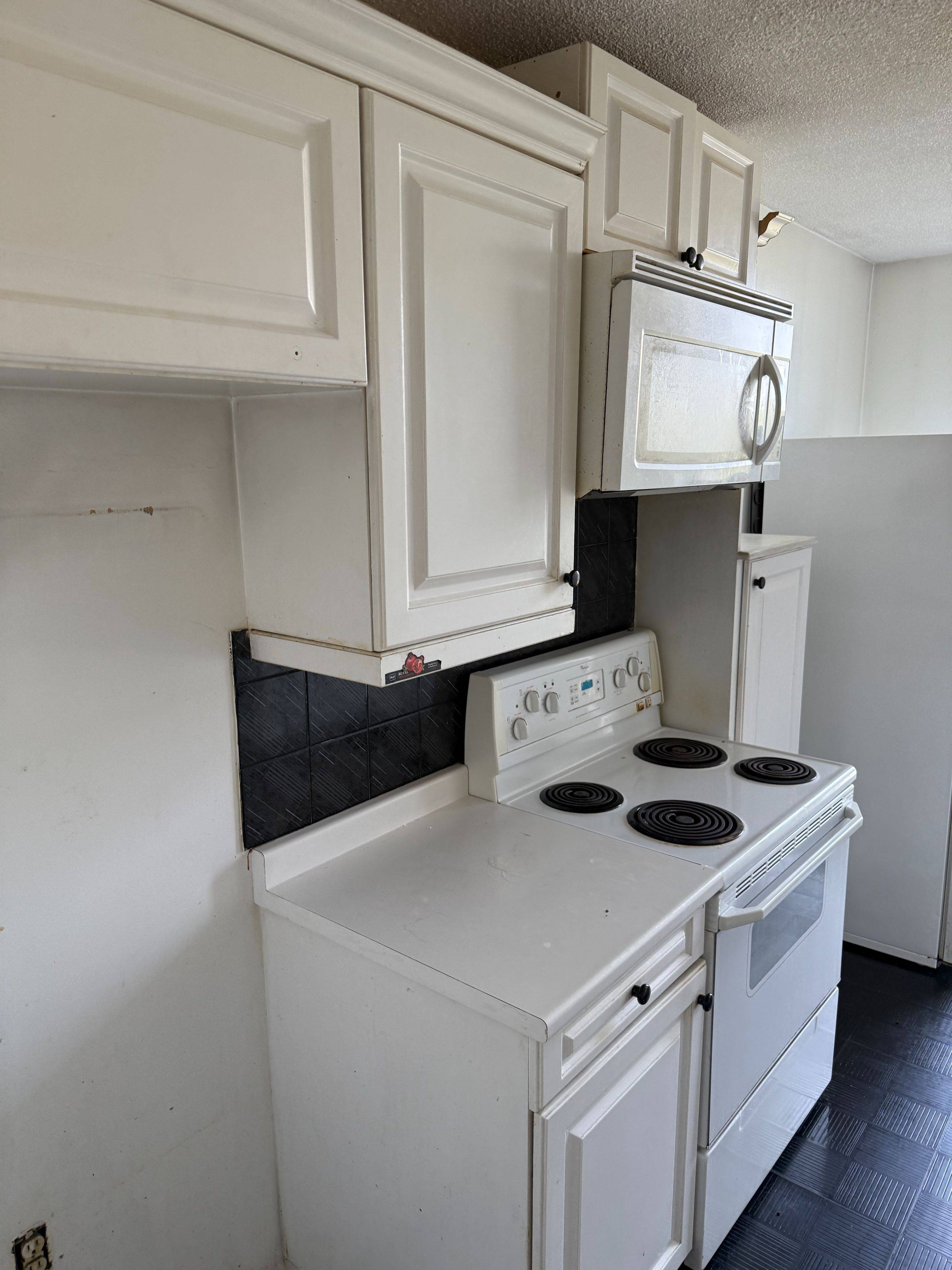 Brampton, ON L6T 3Y1,21 Knightsbridge RD #406
