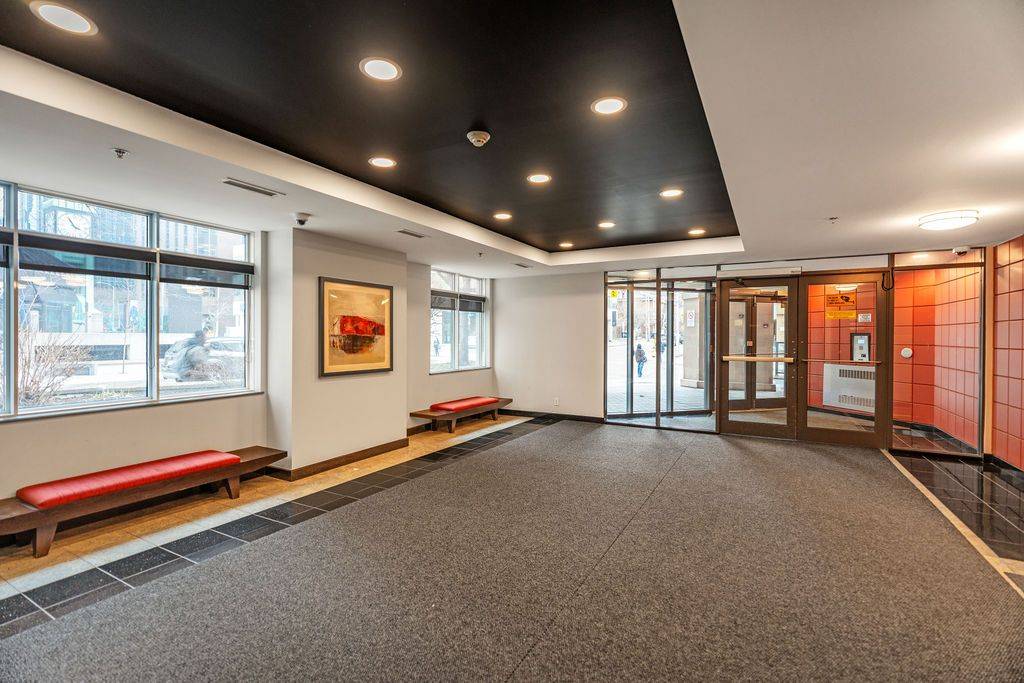 Ottawa Centre, ON K1N 6R4,445 Laurier AVE W #1403