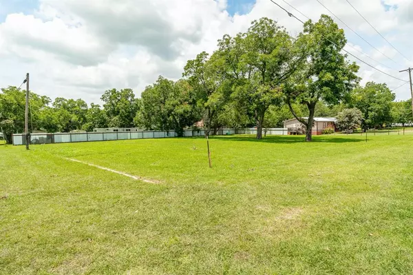 De Leon, TX 76444,532 N Leon Street