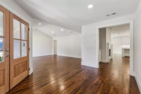 Dallas, TX 75254,6721 Meadowcreek Drive