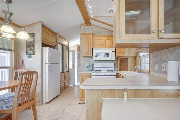 Rural Red Deer County, AB T0M 1R0,25054 South Pine Lake Road #4032