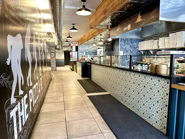 Oakville, ON L6J 1H6,162 Lakeshore RD E
