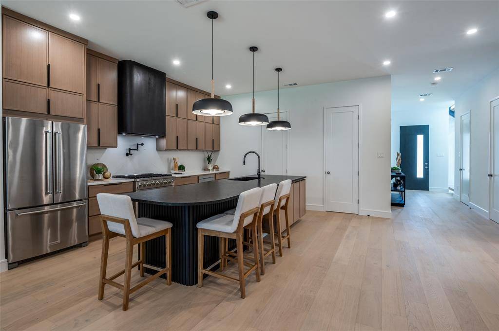 Dallas, TX 75229,4322 Sexton Lane