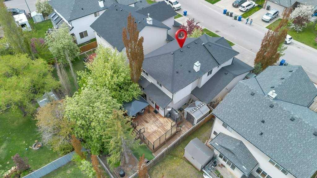 Chestermere, AB T1Y 1N3,343 Oakmere WAY