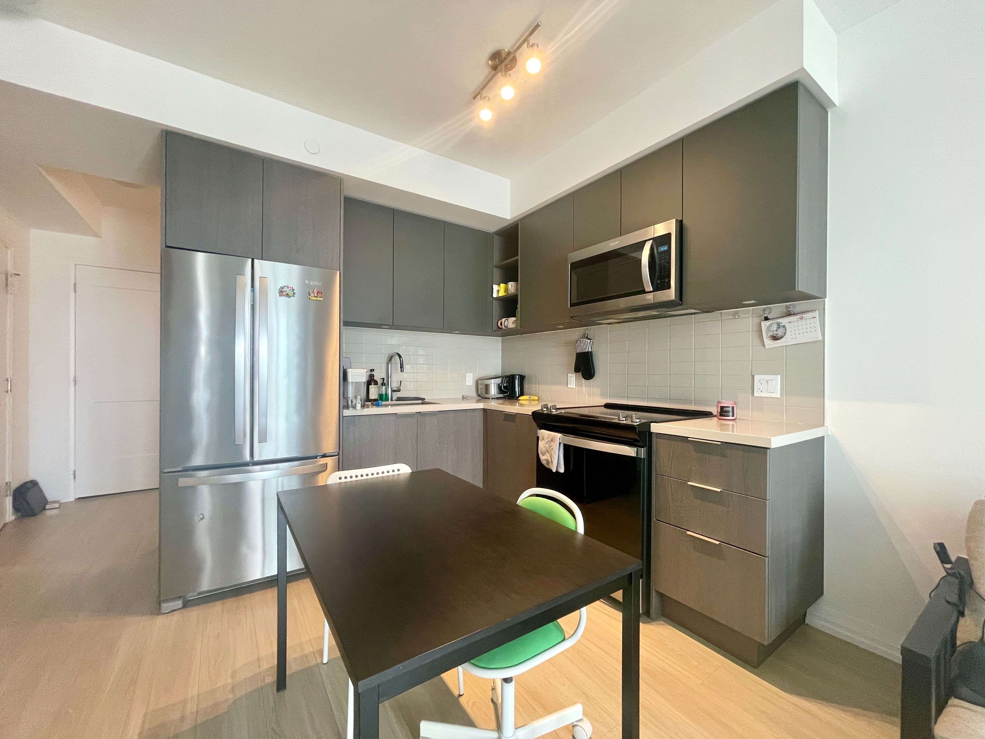 Toronto C10, ON M4S 0E4,50 Dunfield AVE #1716
