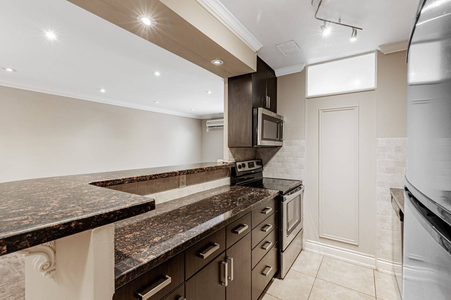 Toronto C13, ON M4A 1H1,71 Jonesville CRES #104