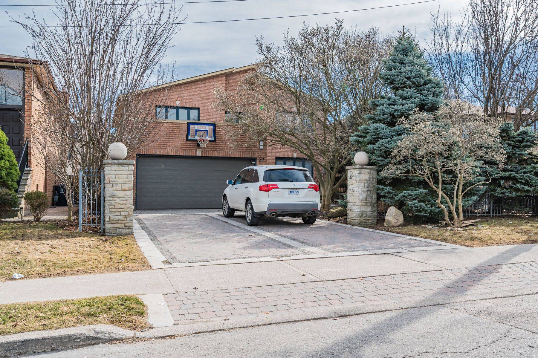 Toronto C06, ON M3H 2J2,27 Danby AVE #2