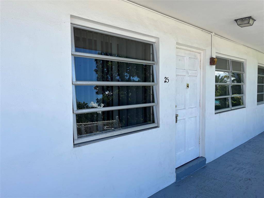 Dania Beach, FL 33004,22 SE 3rd Ter #25