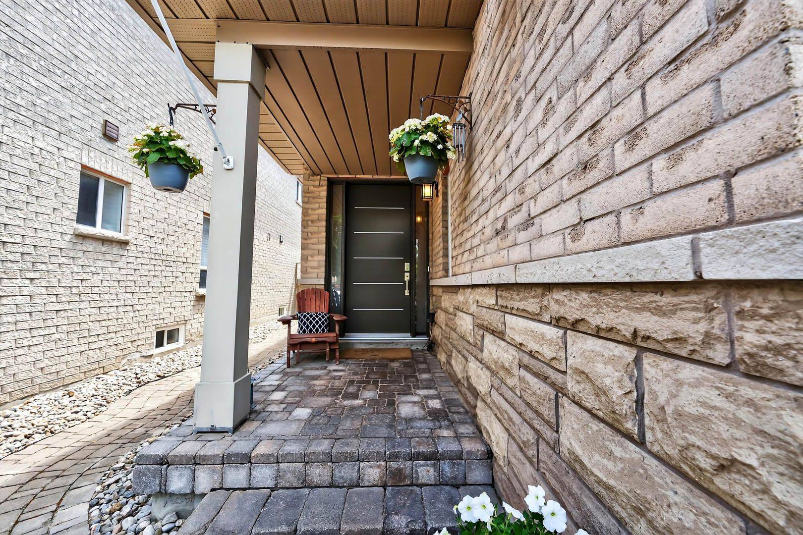 Newmarket, ON L3X 2W4,252 McBride CRES