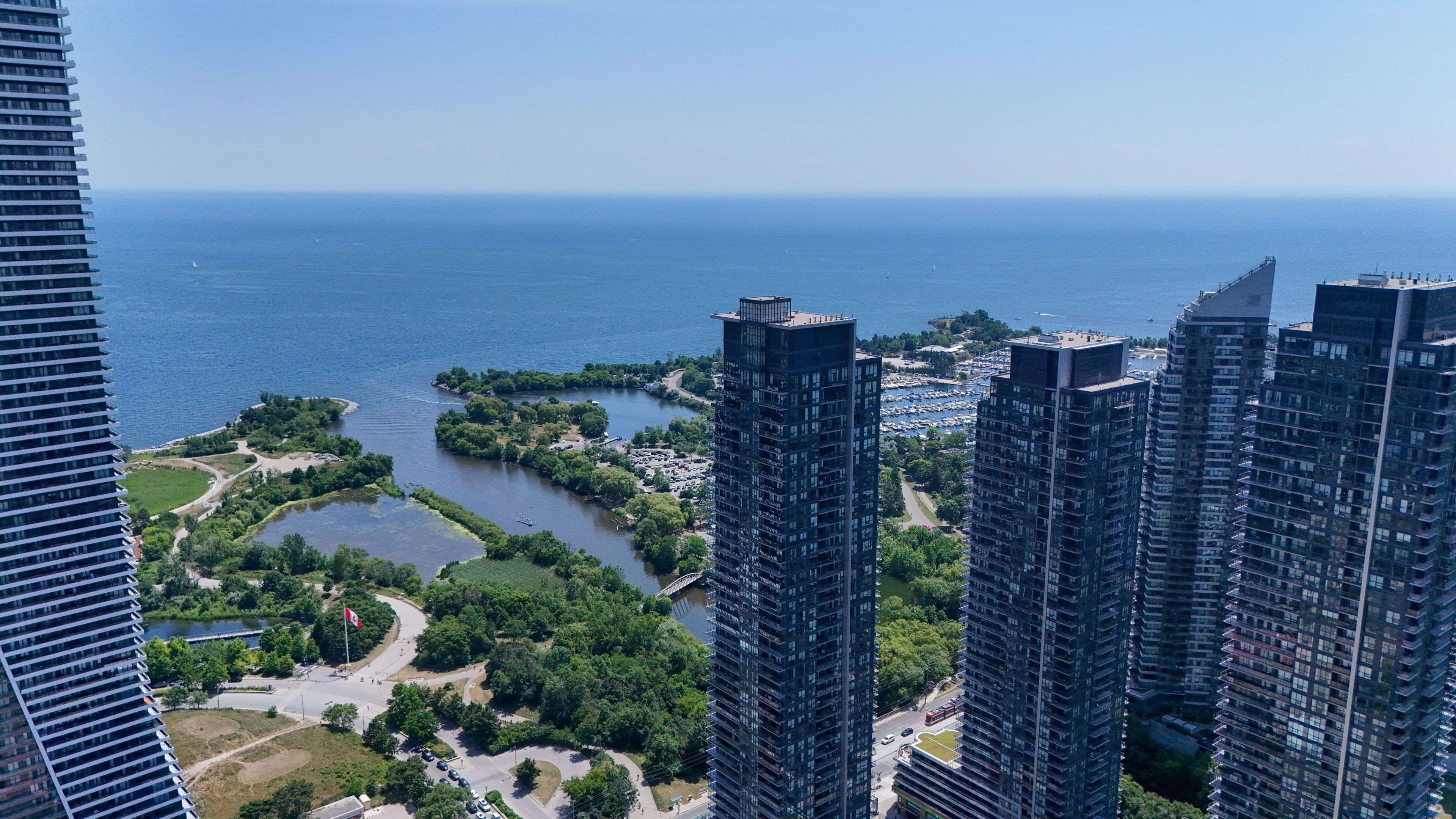 Toronto W06, ON M8V 1A4,2200 Lakeshore BLVD W #LPH07