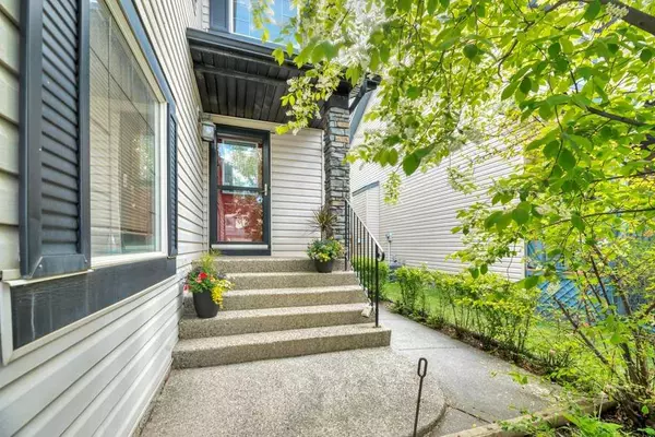 Chestermere, AB T1Y 1N3,343 Oakmere WAY