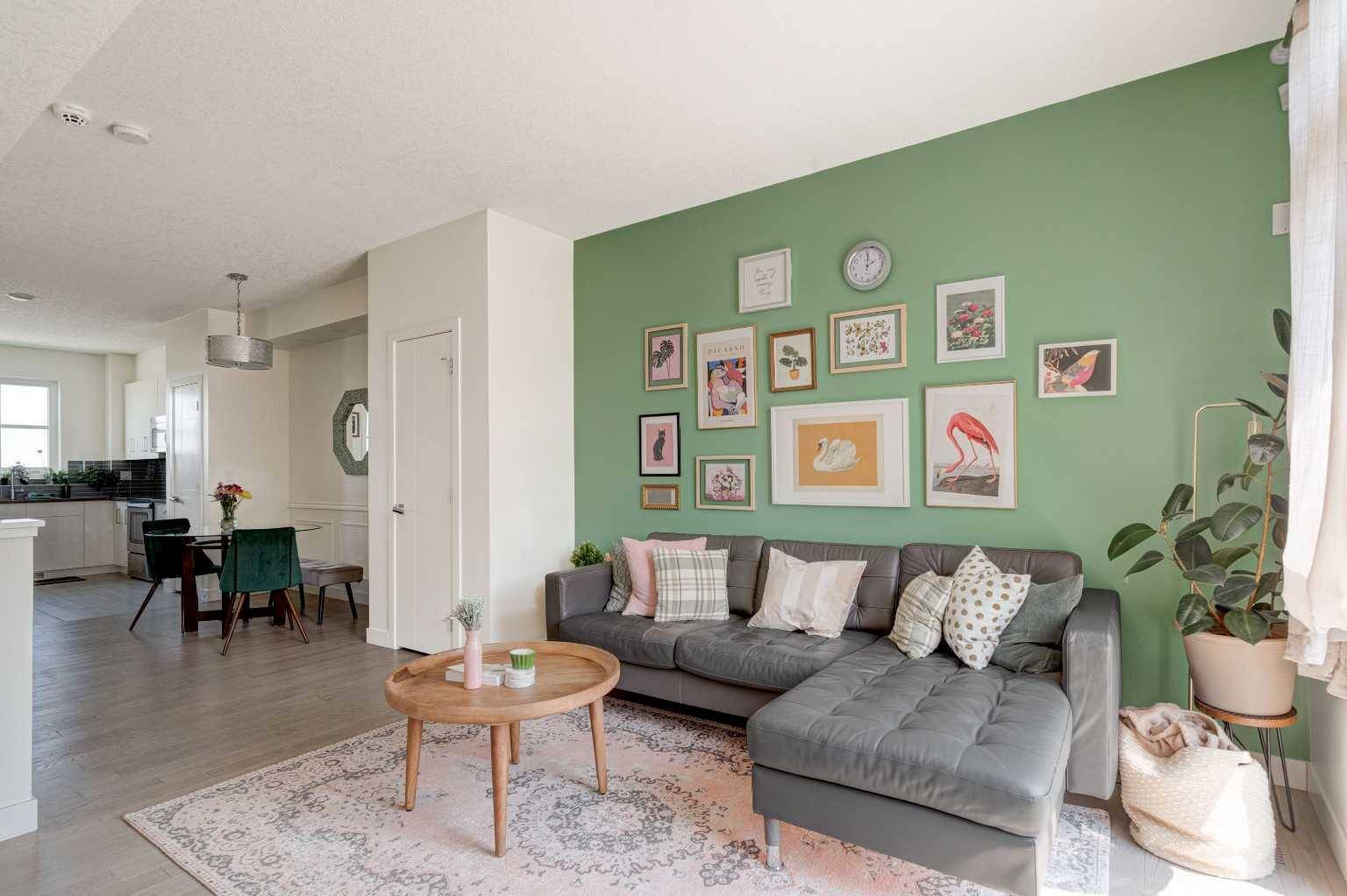 Calgary, AB T2X 4C4,912 Walden DR Southeast