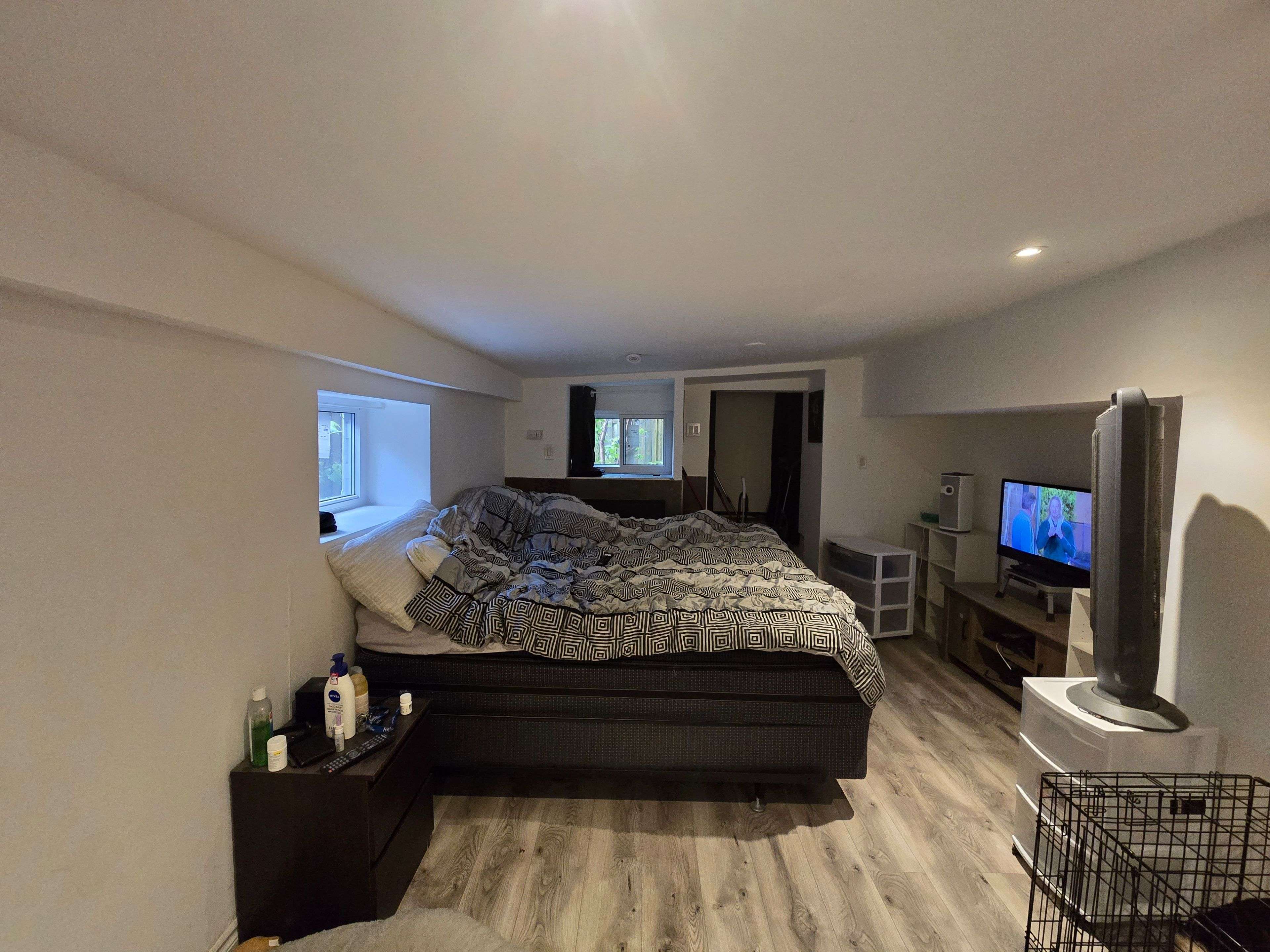 Burlington, ON L7T 1E9,34 Plains RD W #B