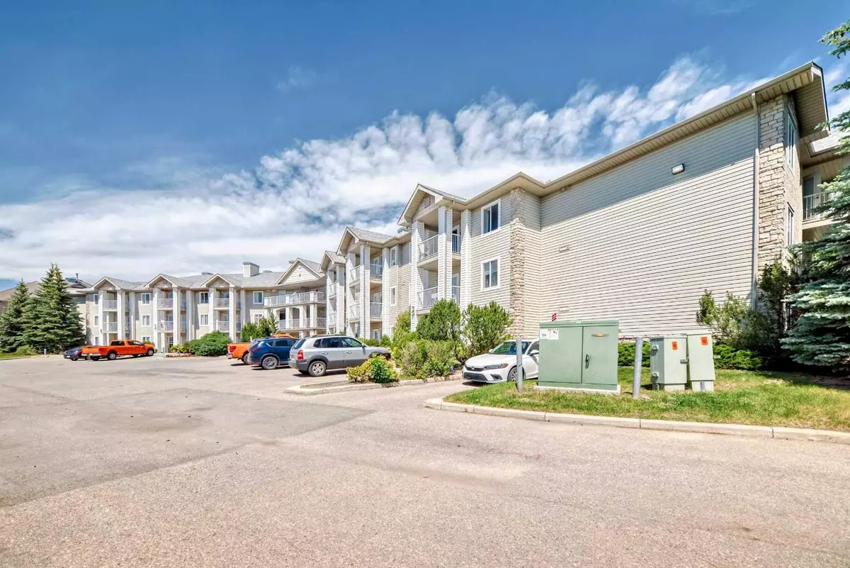 Calgary, AB T1Y 7L2,6818 Pinecliff GRV Northeast #3202