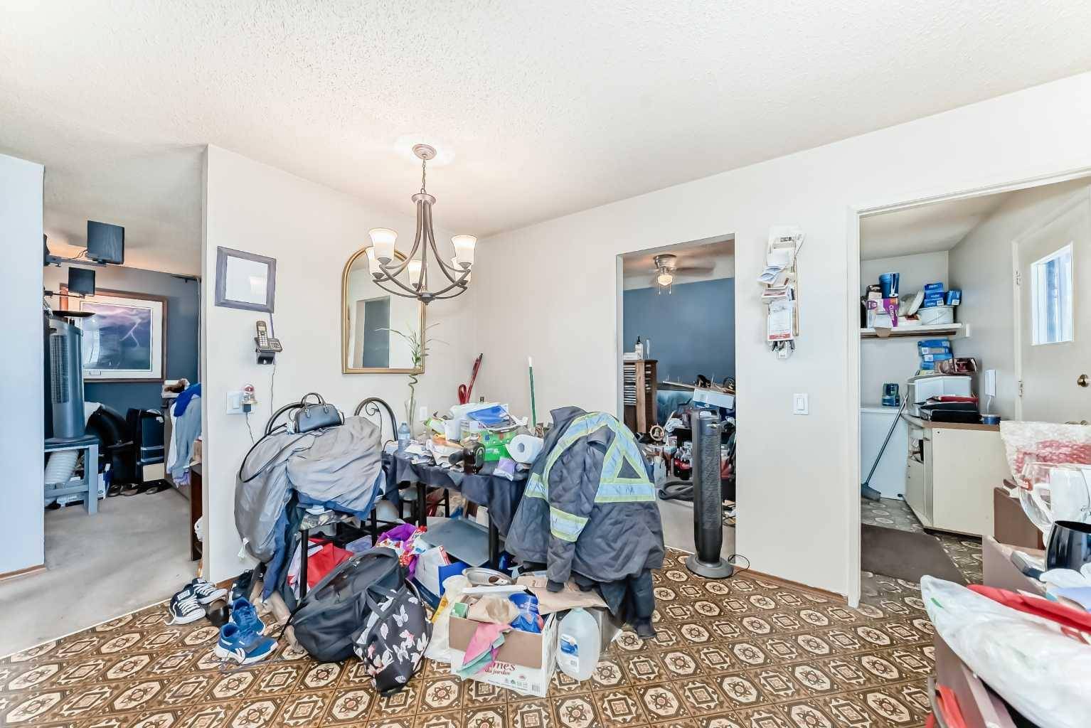Calgary, AB T2J 4C8,1304 Lake Sylvan DR SE