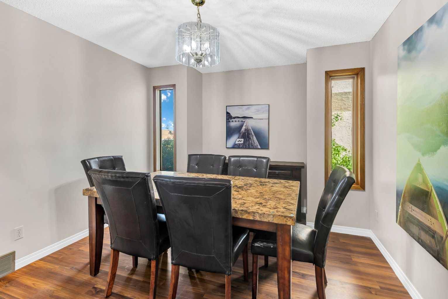 Calgary, AB T2Y 2Y7,34 Shannon TER SW