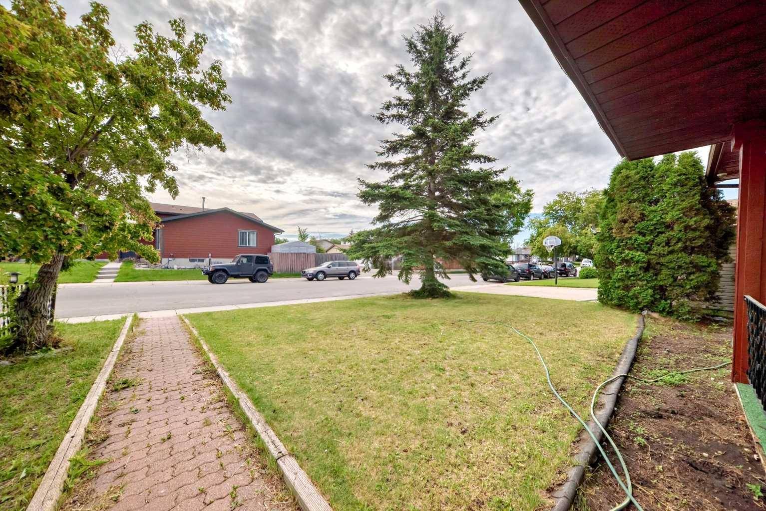 Calgary, AB T1Y4W3,272 Templevale RD Northeast