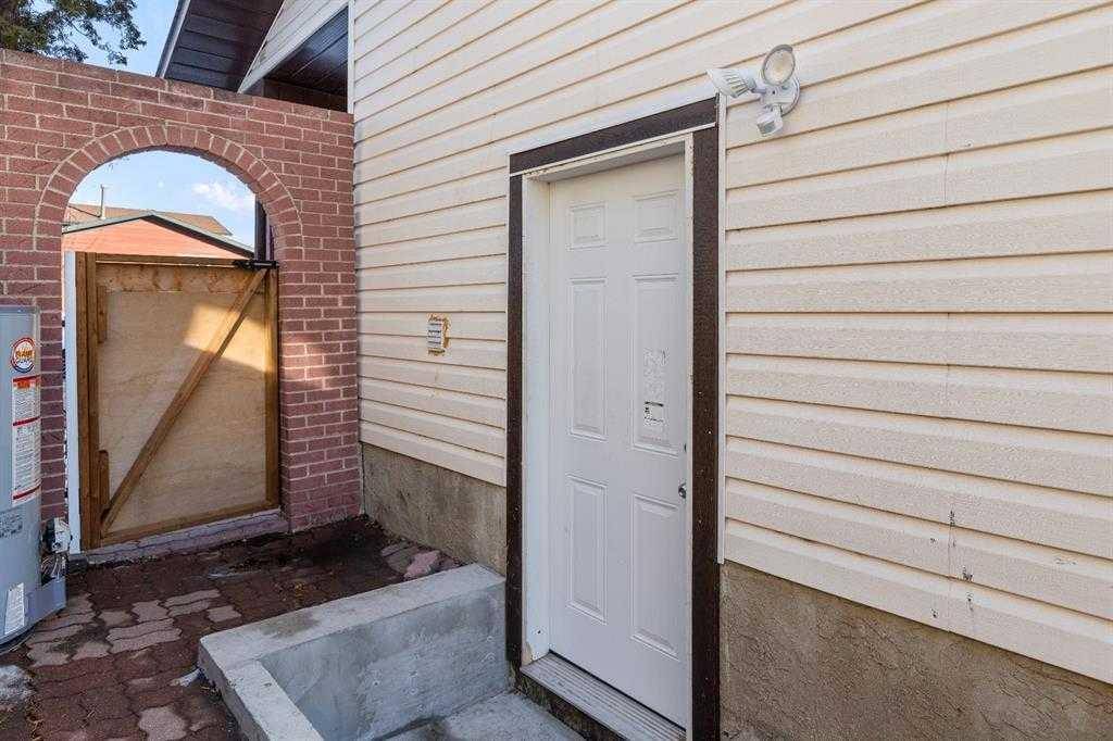 Calgary, AB T1Y4W3,272 Templevale RD Northeast
