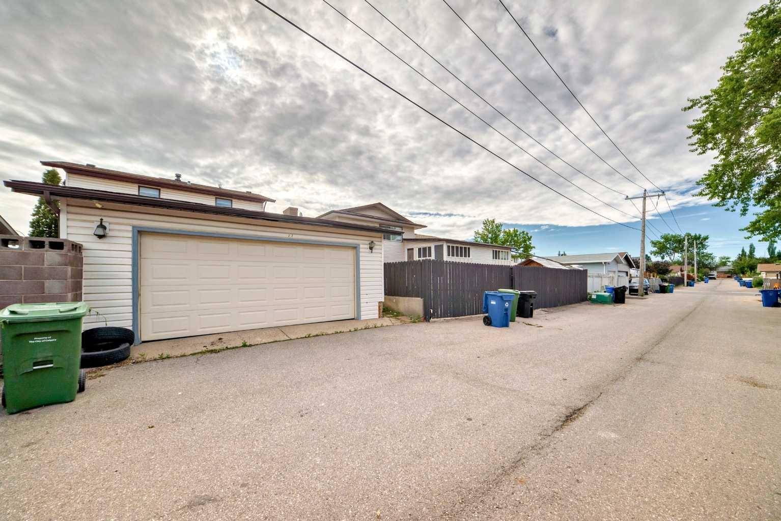 Calgary, AB T1Y4W3,272 Templevale RD Northeast