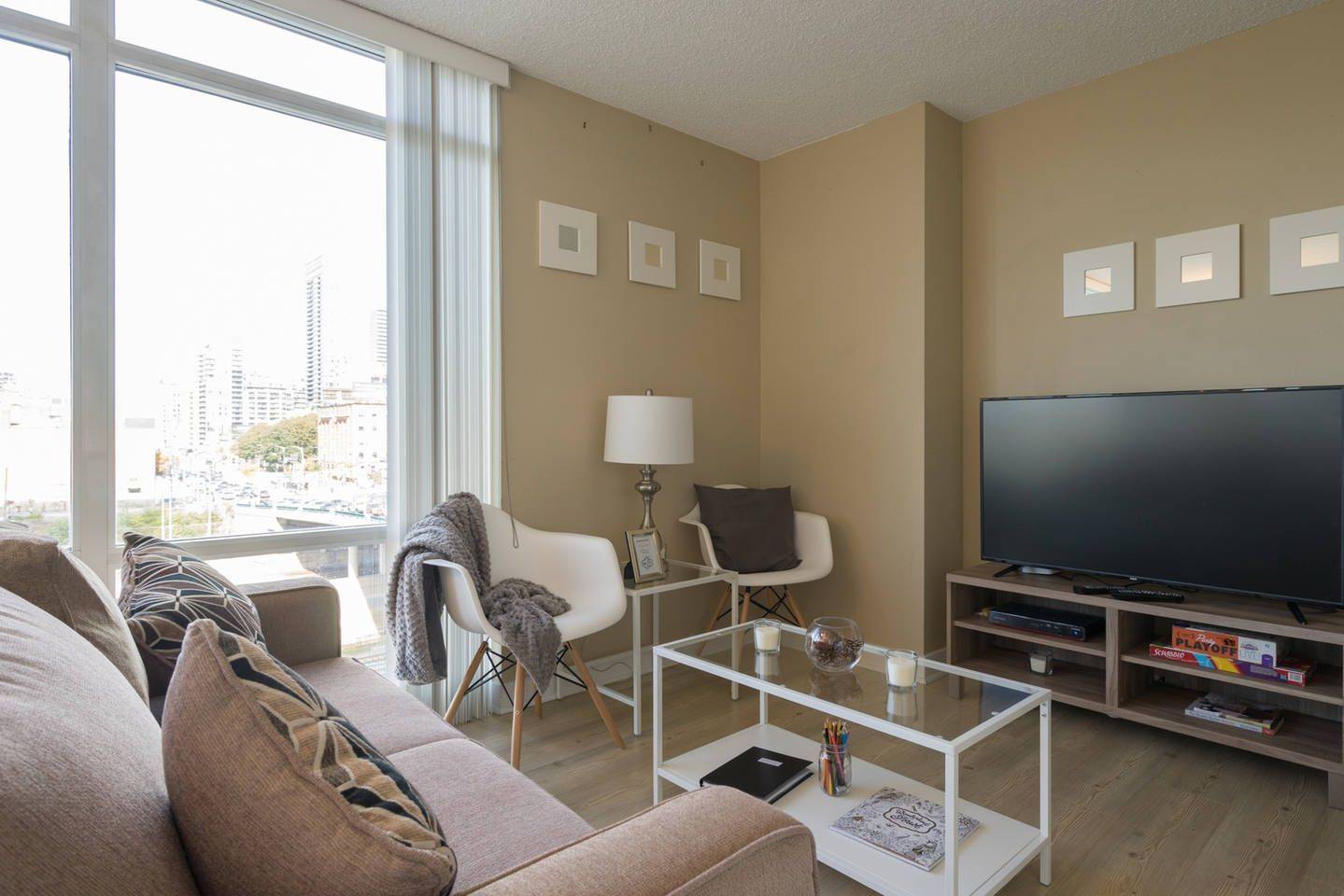 Toronto C01, ON M5V 3Y9,4000 Spadina AVE #302