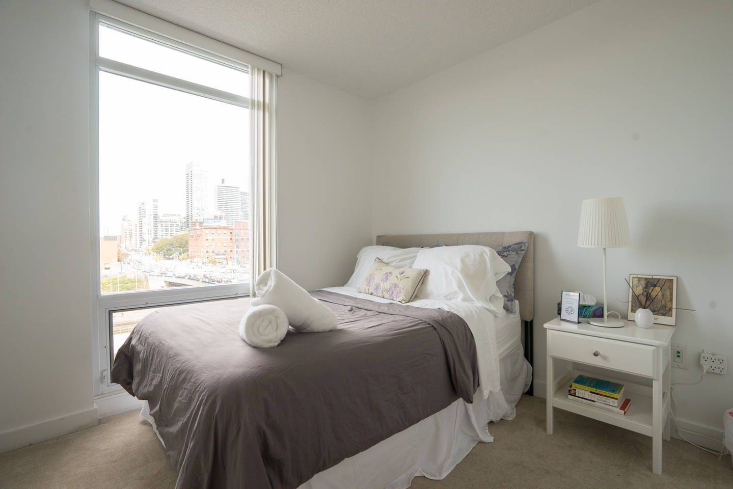 Toronto C01, ON M5V 3Y9,4000 Spadina AVE #302