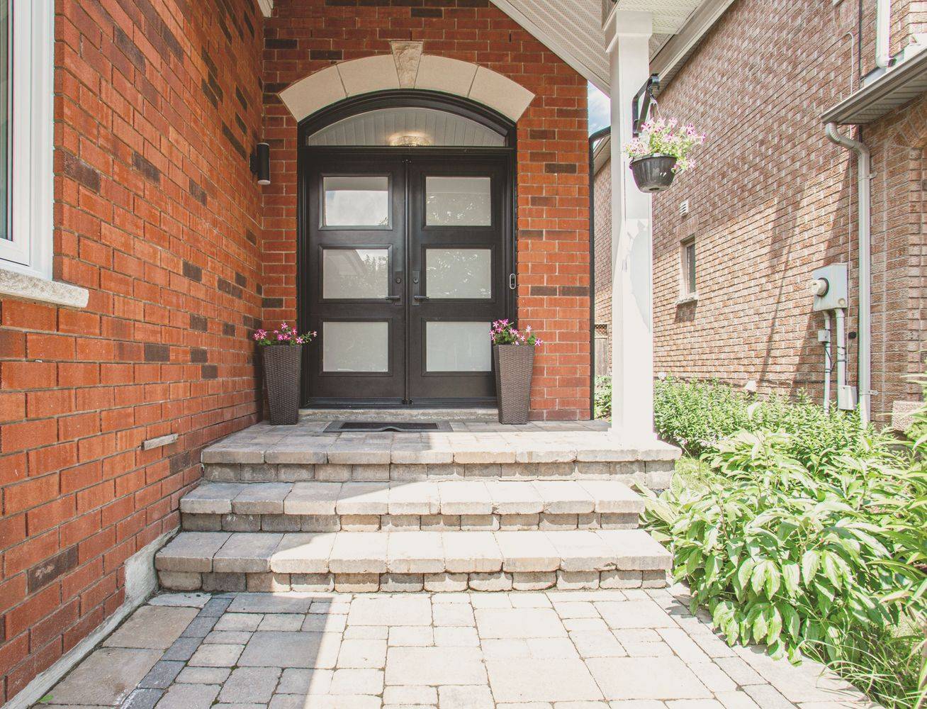 Oakville, ON L6M 3P9,2029 Westmount DR