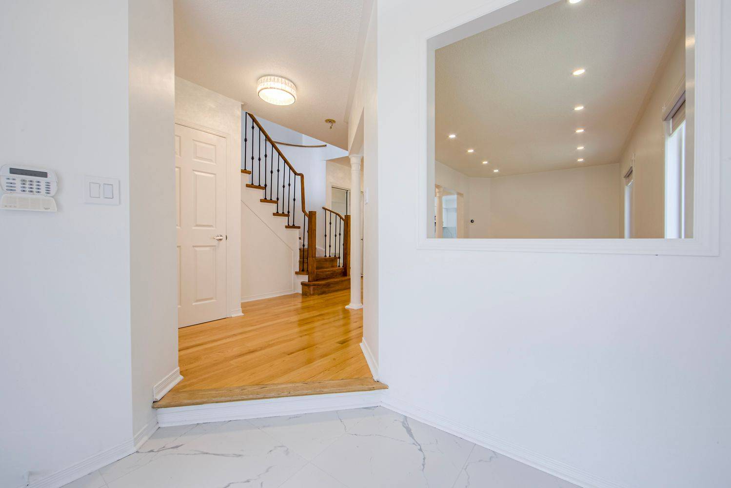 Oakville, ON L6M 3P9,2029 Westmount DR