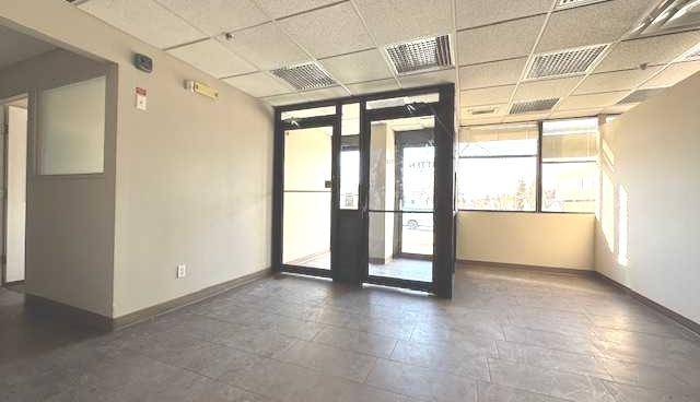 Calgary, AB T2B 2E5,2008 48 ST SE #101