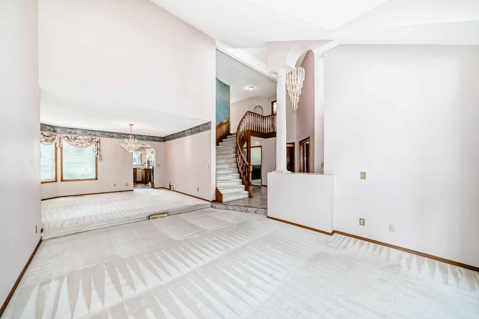 Calgary, AB T3A 4X8,211 Edgevalley CIR NW