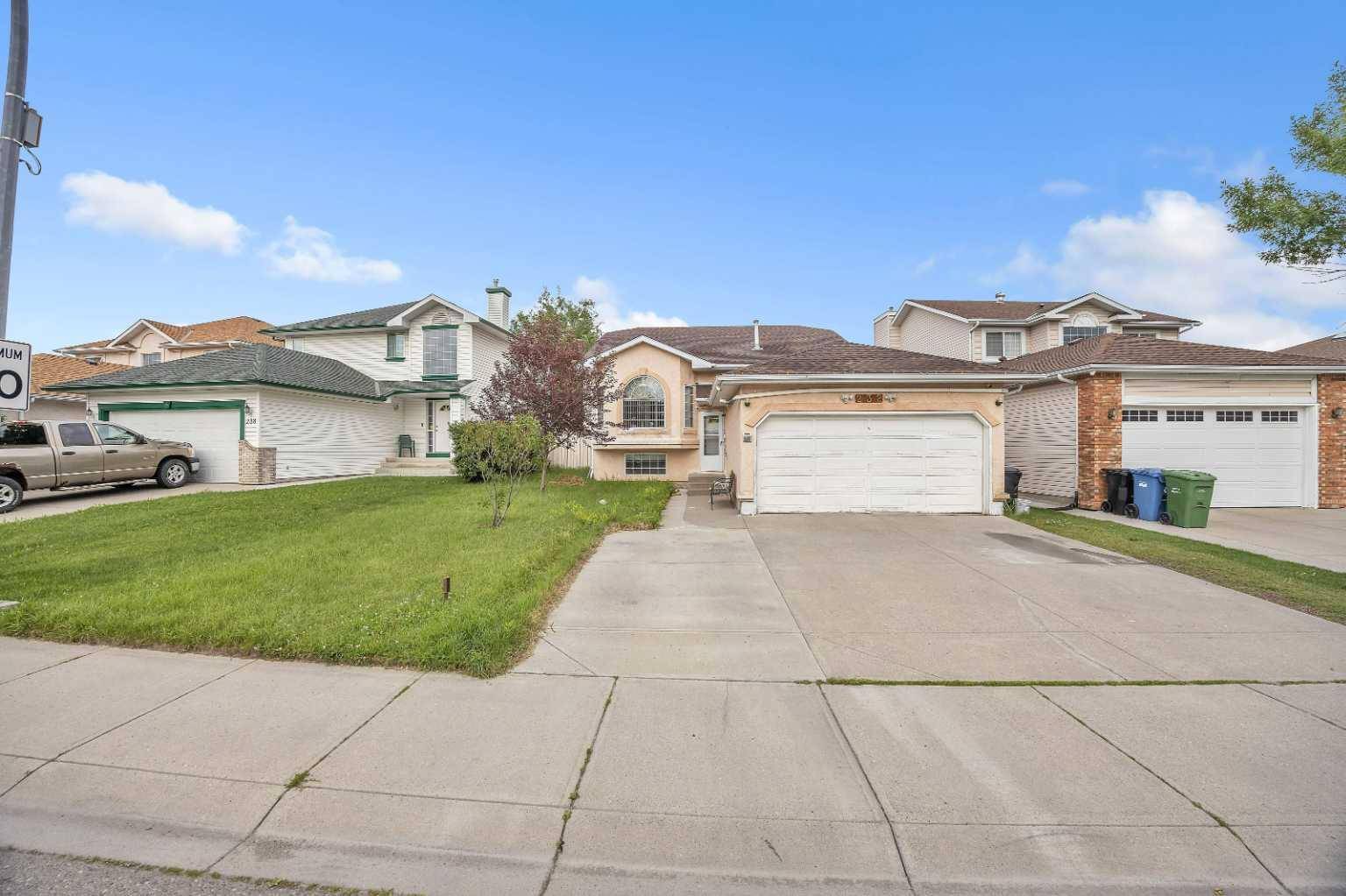 Calgary, AB T3J 3K6,232 Coral Keys DR NE