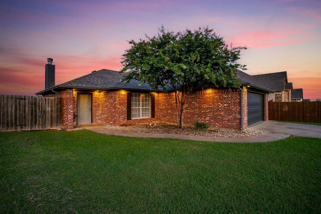 Alvarado, TX 76009,208 Cheyenne Trail
