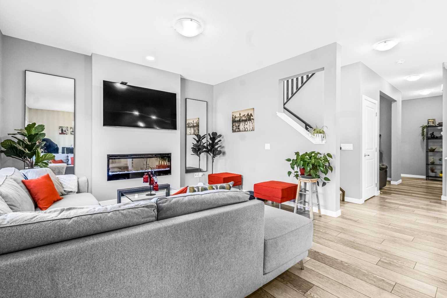 Airdrie, AB T4B5C9,1036 Chinook Gate Heath SW