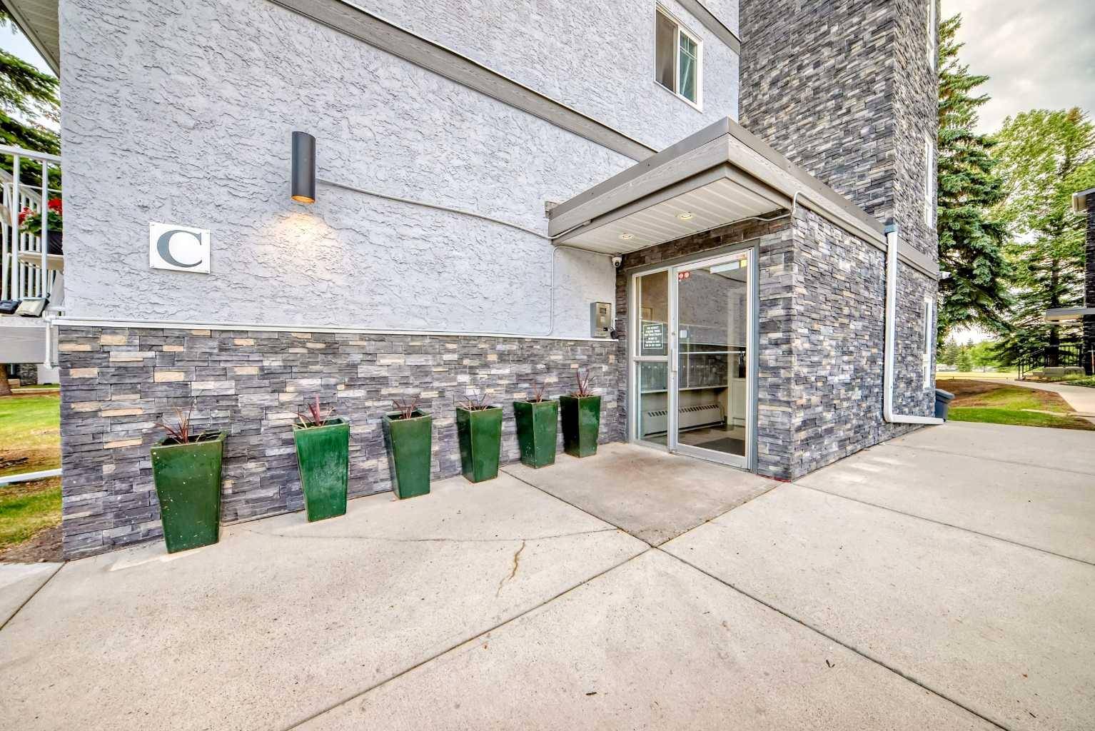 Calgary, AB T3A 2E2,5601 Dalton DR NW #404C