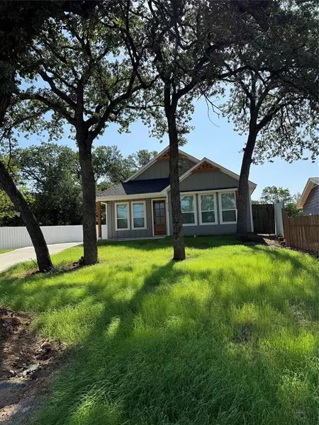 913 Benton Avenue, Fort Worth, TX 76112