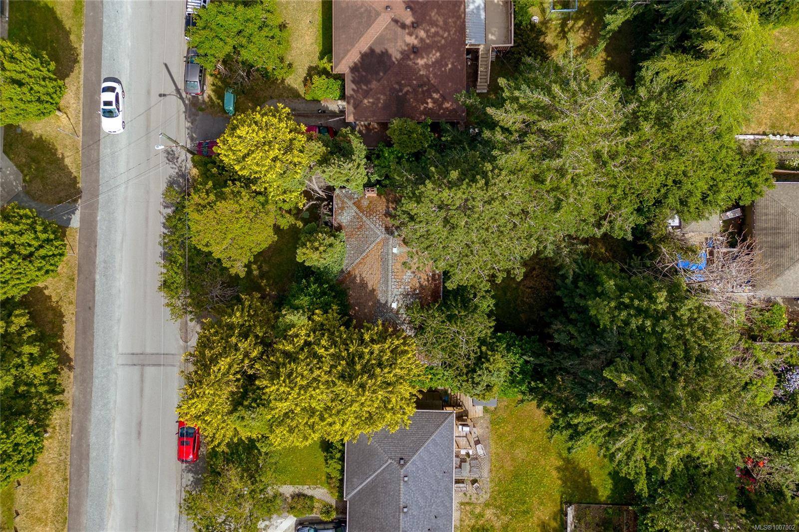 1935 Townley St, Saanich, BC V8R 3B1