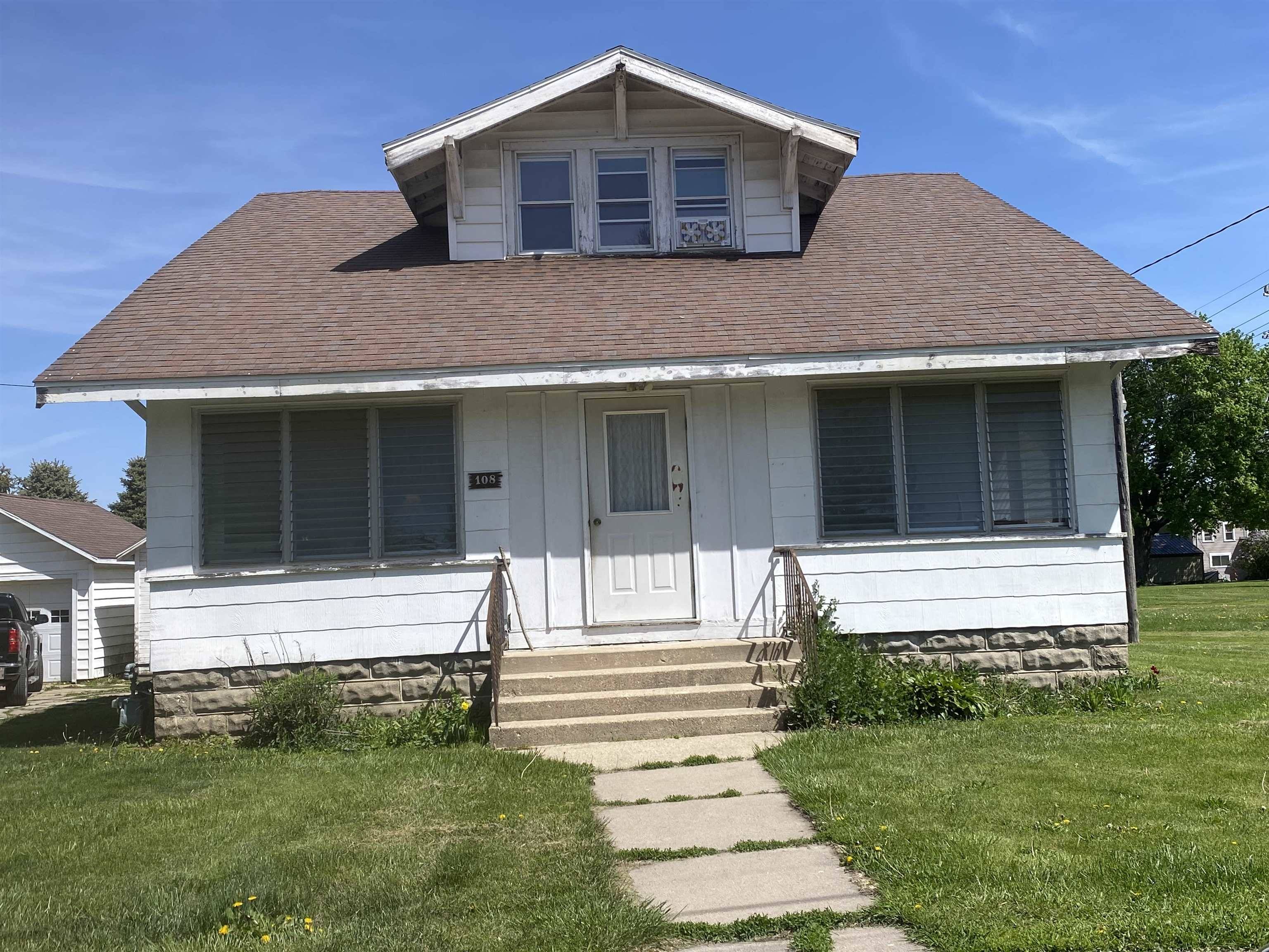 108 W North Street, Pearl City, IL 61062